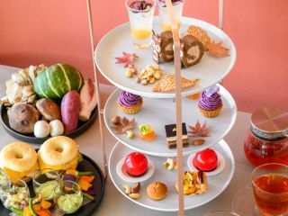 梨、栗、柿、紫いもなど、秋といえば!な味覚をたっぷりと使用したアフタヌーンティーを作りました。