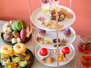 梨、栗、柿、紫いもなど、秋といえば!な味覚をたっぷりと使用したアフタヌーンティーを作りました。