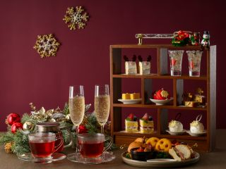 いちごやショコラなどを可憐に仕立てたスイーツを、心も体も温まるセイボリーと合わせた彩りゆたかなクリスマス限定のアフタヌーンティーセットです。