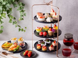 真っ赤ないちごが主役の見た目華やかで心ときめくアフタヌーンティー! いちご本来の味わいを丁寧に引き出し、可愛らしいスイーツをぎゅっと詰め込みました。