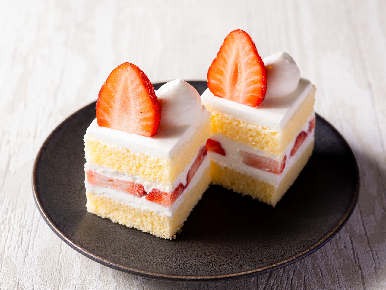 �ӂ���Ƃ����X�|���W�ɂ₳�����Â��̐��N���[���Ƃ��������ґ�ɏ悹���A�����̃V���[�g�P�[�L�B