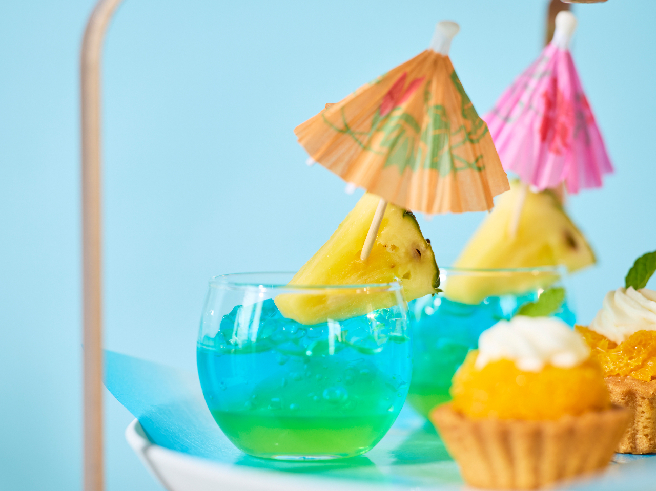 �������ƃu���[�L�����\�[������A�N�₩�ȃJ���[�̃[���[�B�p�C�i�b�v����Y���ĉĂ̊C�ӂ��C���[�W������i�ł��B