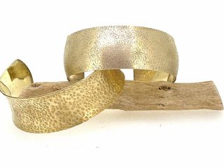 2CMの幅広バングル