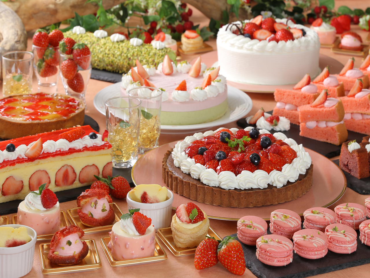 土日祝日限定!★ランチ&スイーツブッフェ ストロベリースイーツフェア