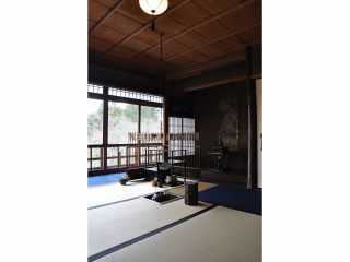 京都本部2階広間。開放的で眺めの良い広間です。