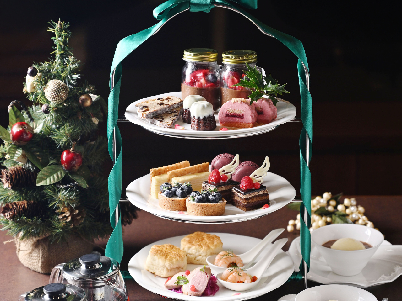 NX}XʂAt^k[eB[Zbg@摜2lł