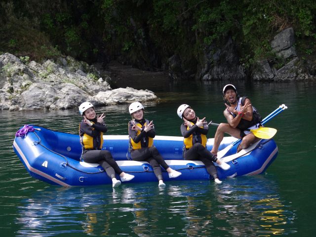 デッキーズラフティング:コロナ復興応援価格!!\当日予約OK/*半日ラフティング*激流に乗っておおはしゃぎ!日ごろのストレスをぶっ飛ばそう!写真撮影のサービスも◎