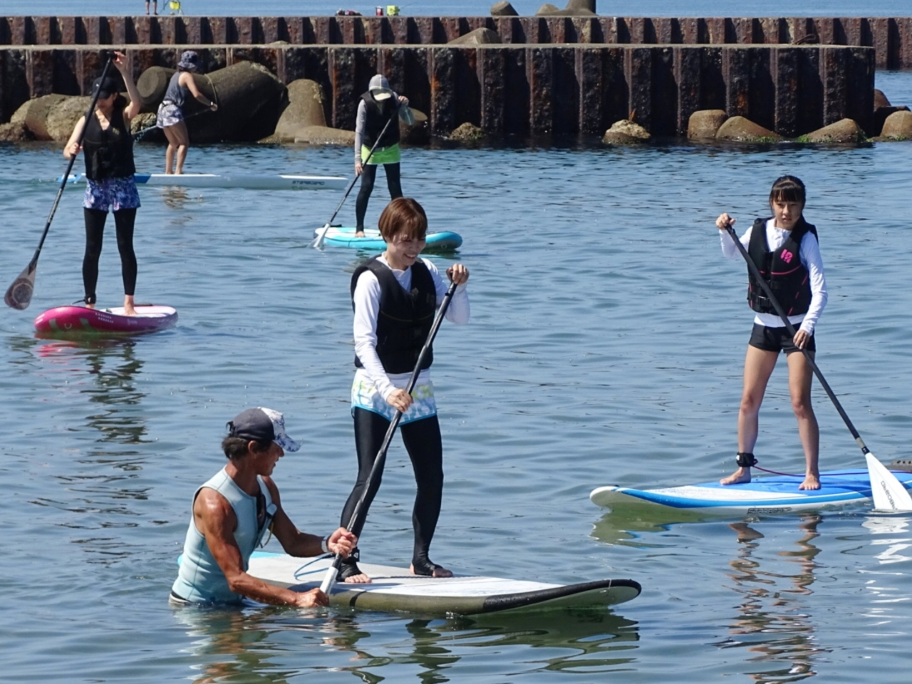 【人気!スタンドアップパドルボード(SUP)スクール】経験豊富なインストラクター...