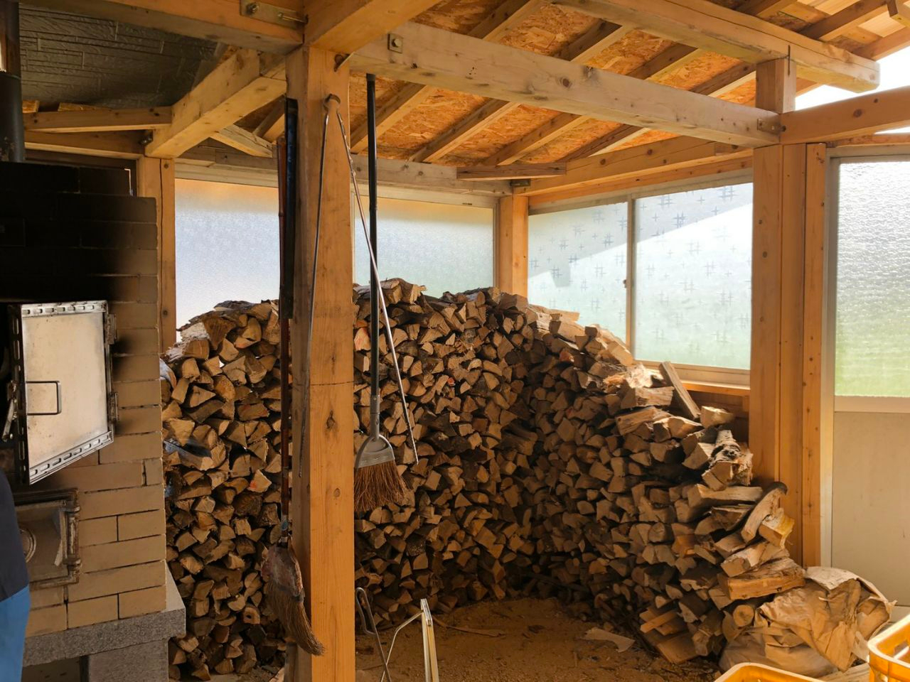 石窯で焼き上げます。