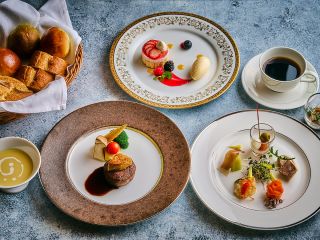 【お祝いランチコース】お祝いにぴったり。牛フィレ肉&フォアグラや、季節に合わせたスープなど、特別感のあるランチコースです。