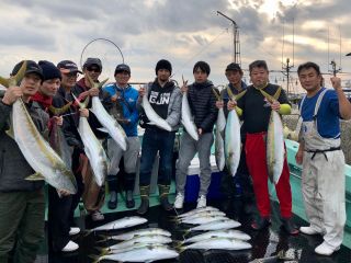 落とし込み釣り 狙うは良型の青物や高級根魚など 迫力満点 女性やお子様 初心者でも安心 カップル 女性 ファミリー 天力丸 じゃらん遊び体験 落とし込み釣り 狙うは良型の青物や高級根魚など 迫力満点 女性やお子様 初心者でも安心 カップル 女性 ファミリー 天力丸 じゃらん遊び体験