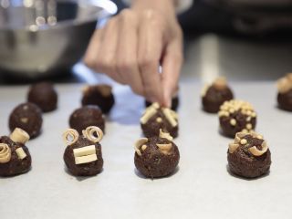みそまるに麩や高野豆腐を可愛くトッピングして完成。