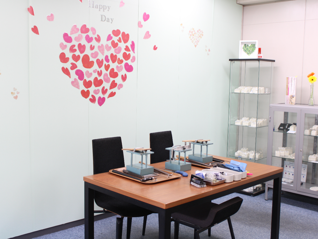 ͎ɂĕς܂̂ły݁2l̎wւ̌邱Ƃł܂B