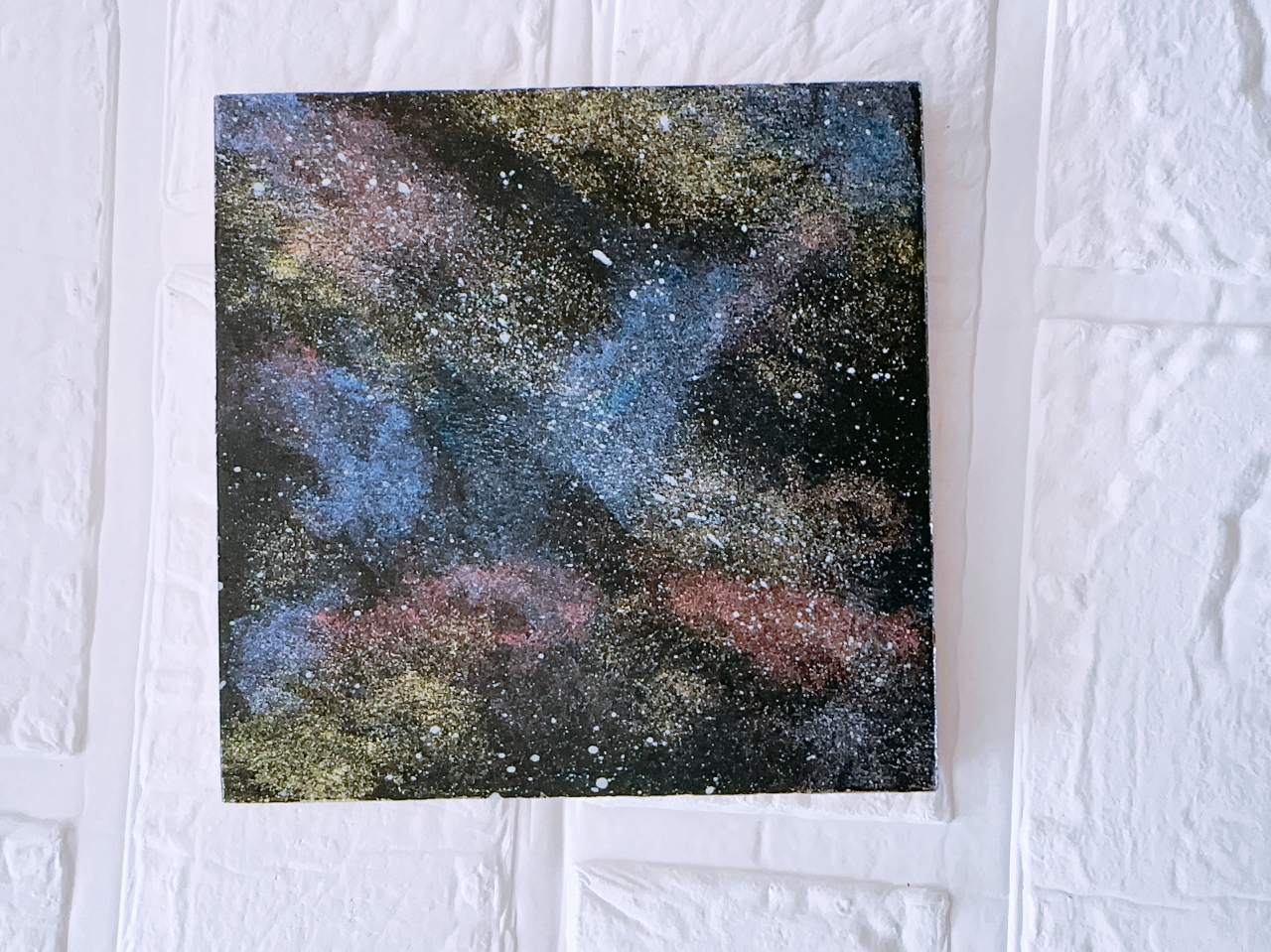 J[ȉFƂ܂AႤA[gł܂