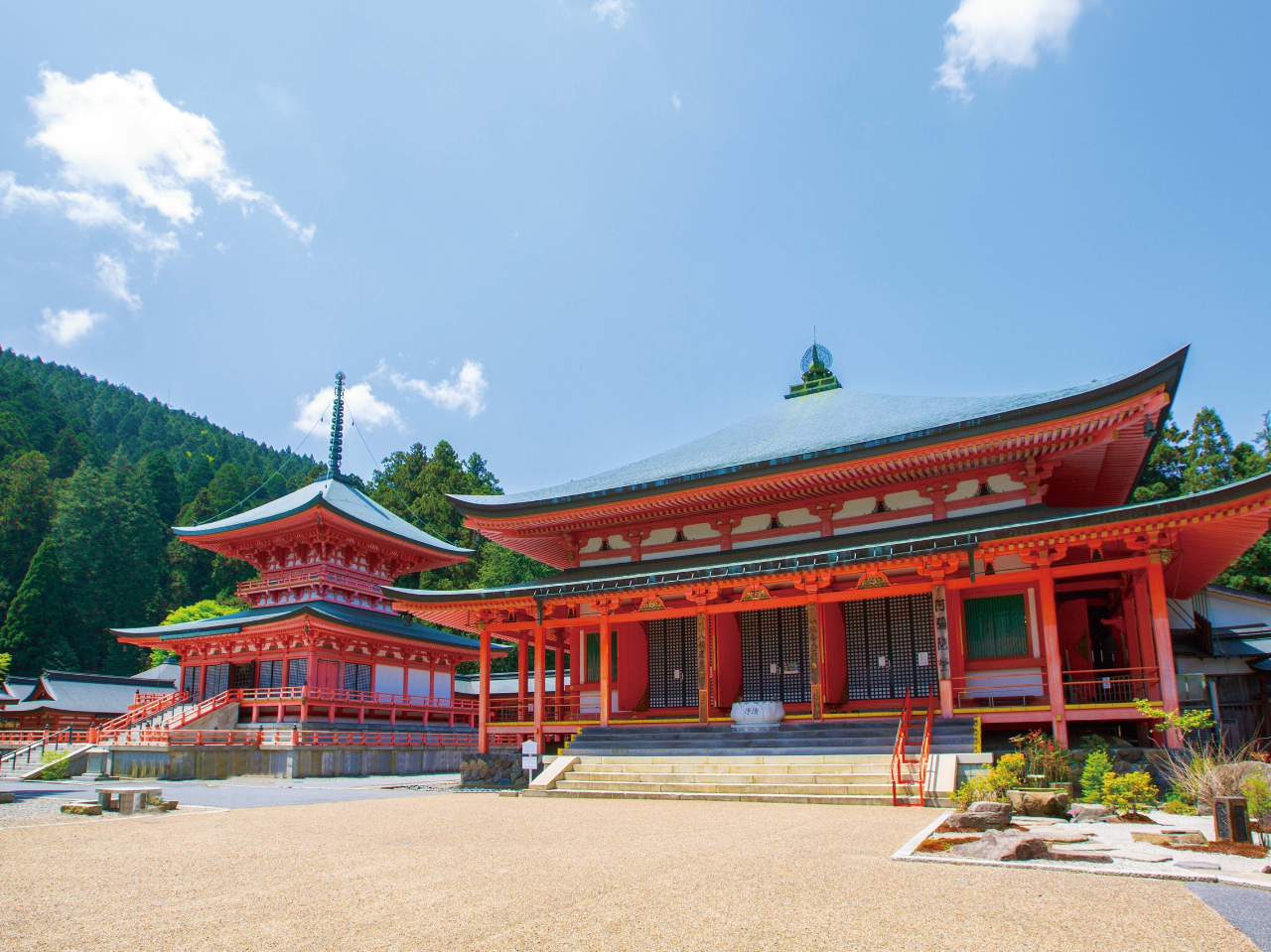 法華総持院東塔・阿弥陀堂