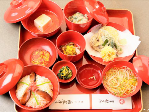 季節限定 名物「菊御膳」