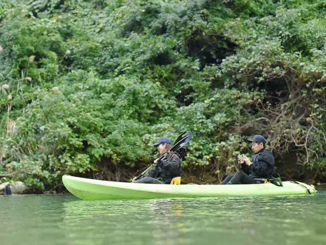 西表島人気のマングローブカヤックにも挑戦!二人でカヤックを漕いでジャングルの中を探検しましょう♪