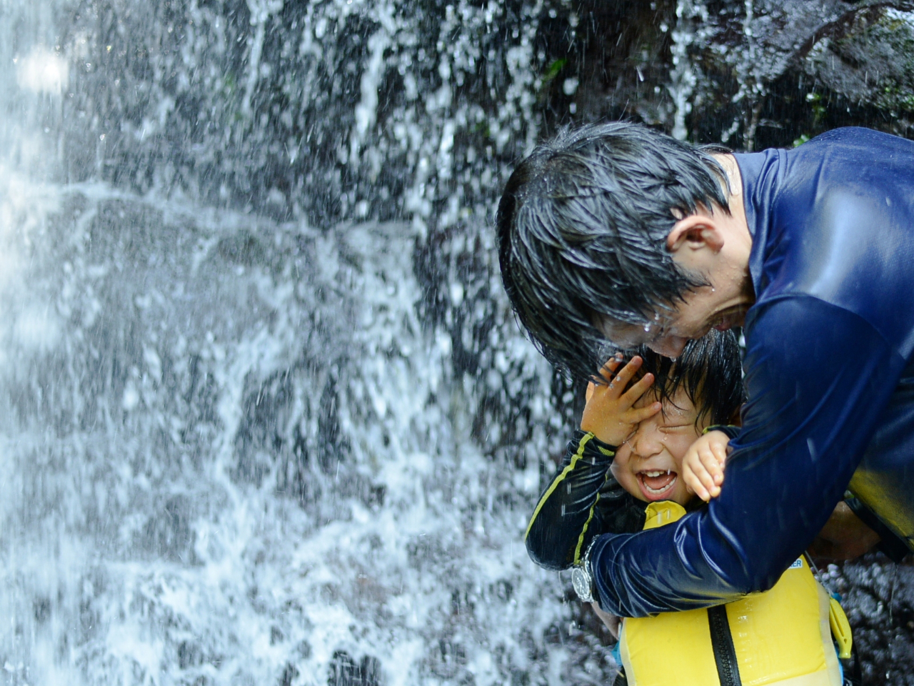 クーラの滝!小さい子でも安心してチャレンジできるポイントです。人気の賑やかな滝とは違い西表島本来の良さを味わえますよ!