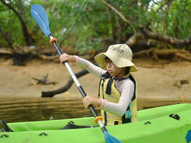 大きいお子さまは1人でボートを漕ぐこともできます。漕ぎ方もガイドが優しくレクチャーしますのでご安心ください!