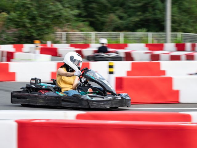 スリリングな本格レース体験!