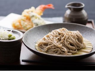 天ざるそば【大晦日限定でお惣菜や太巻き寿司がセットになった特別メニューをご用意します】