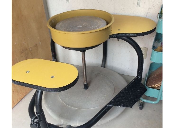 米国BRENT社製の蹴ろくろ(kicking wheel)