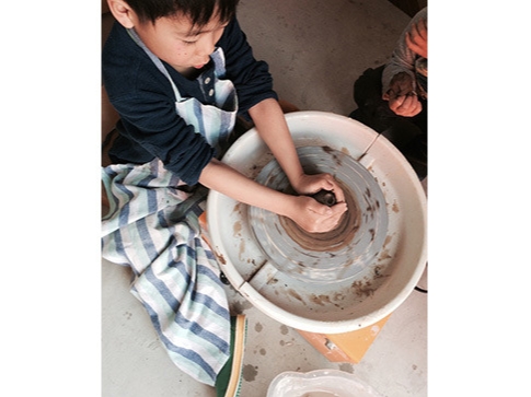 電動ろくろも完備。