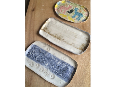 後日の釉薬レッスン(別料金)を受講された方は、絵付けや多色がけもご自由にできます。