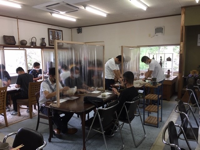 土ひねり陶芸体験 岡山備前 金彩ヒダスキ 300gか500g 紅白ヒダスキ 400g が選べるプラン 山麓窯で特別な陶芸体験をしませんか 山麓窯 じゃらん遊び体験