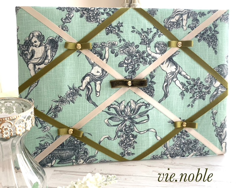 �y������