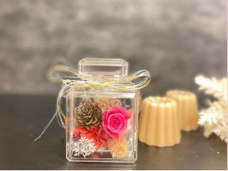 ソフトに固まる不思議なジェルタイプの新しいハーバリウムを体験してください!花材は季節によって変更になる場合があります。