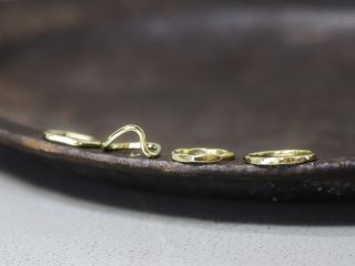 真鍮2ミリリング。2ミリのリングから内側に文字を入れて頂く事が出来ます。