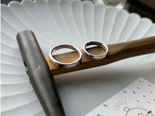 シルバーの3ミリツチ目リング。