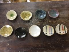 作品は計7色から、デザイン用の絵の具は8色からお選びいただけます