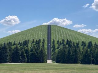 モエレ沼公園のランドマークのひとつモエレ山