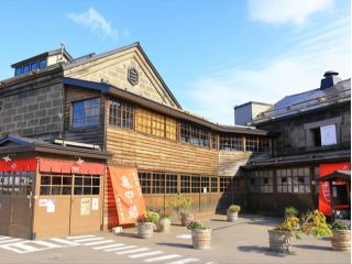 田中酒造 亀甲蔵(小樽)。歴史ある石蔵に醸造所があります。