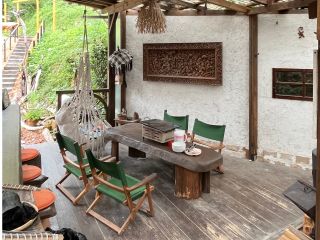 Cafe KuraKura 隣のテラス席をBBQ用に開放いたします。雨でも安心のウッドデッキスペース