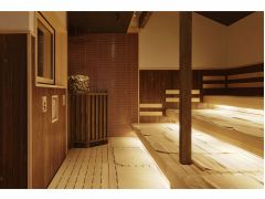 露天風呂ロウリュサウナにて定期的にロウリュウサービスを実施しております。