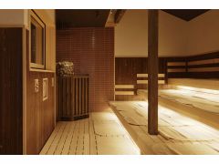 露天風呂ロウリュサウナにて定期的にロウリュウサービスを実施しております。