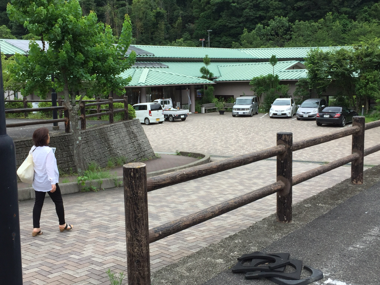 ߂ɂق̓AΑł̌̌ɁAɐZĂƂԂ߂Ē܂Bق̓̓zpӂĂ܂B