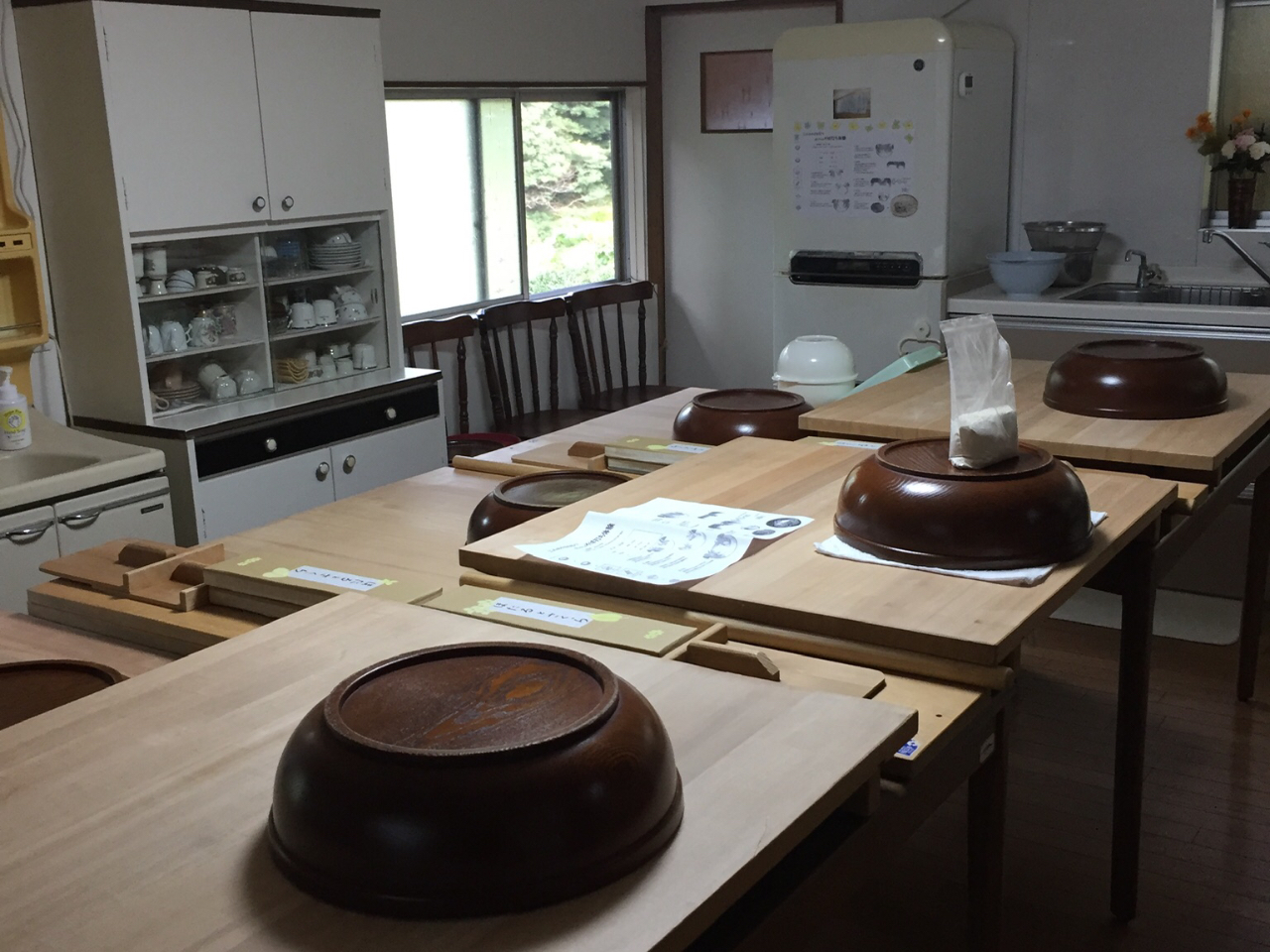 łΑł̌Ē悤ɁA6ZbgpӂĂ܂Bl̓yAőłĒĂ܂B