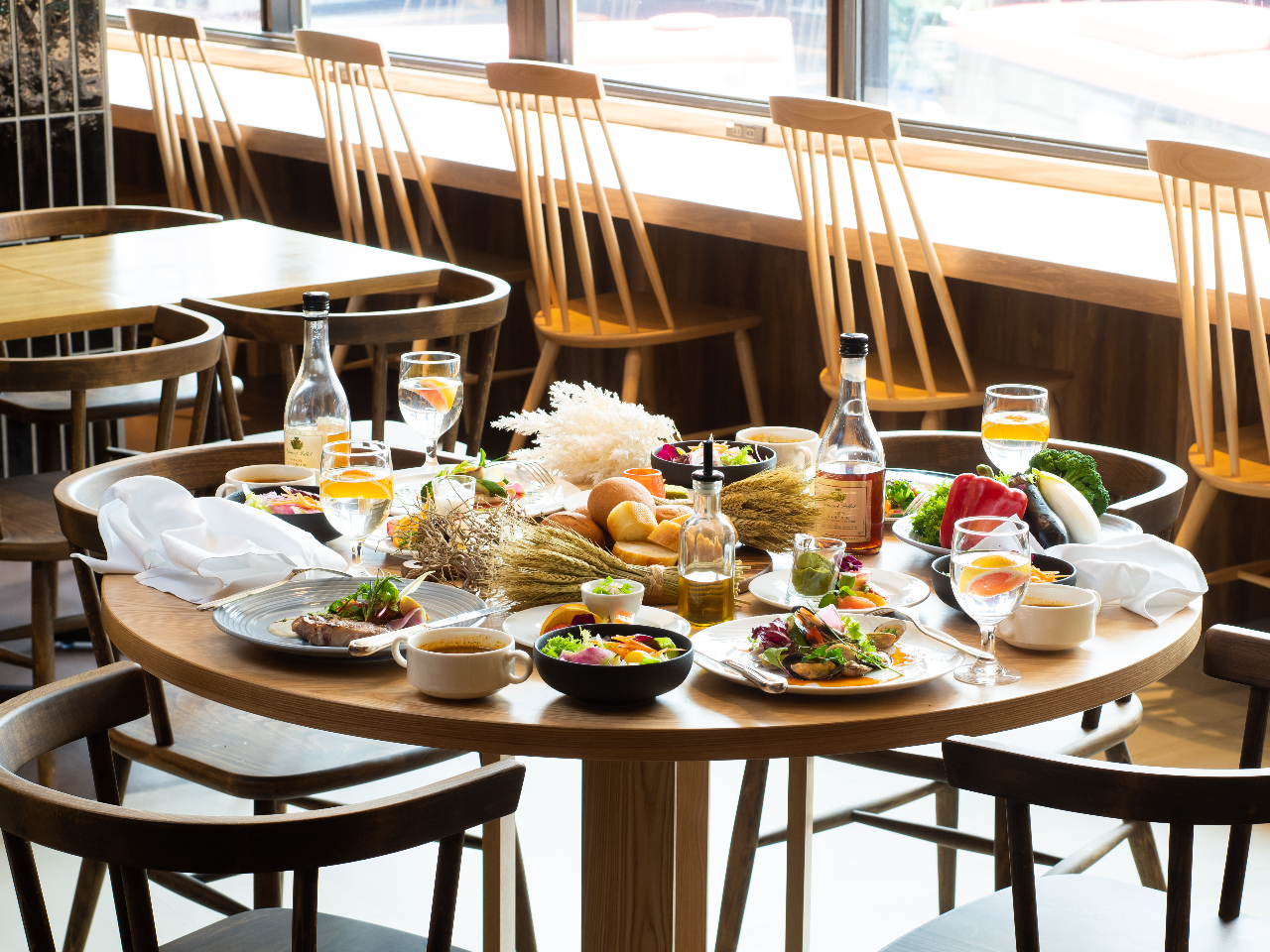 開放感あふれる店内