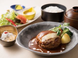 【入館料+デミグラスちーずハンバーグ膳+ソフトクリーム】「金泉」「銀泉」をはじめとする26種類のお風呂、岩盤浴、サウナが楽しめる!手ぶらOK!【入館コード4078】