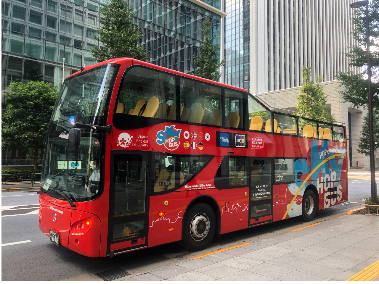 日本でも数少ないハーフルーフ型の新型車両も導入!雨でも安心。