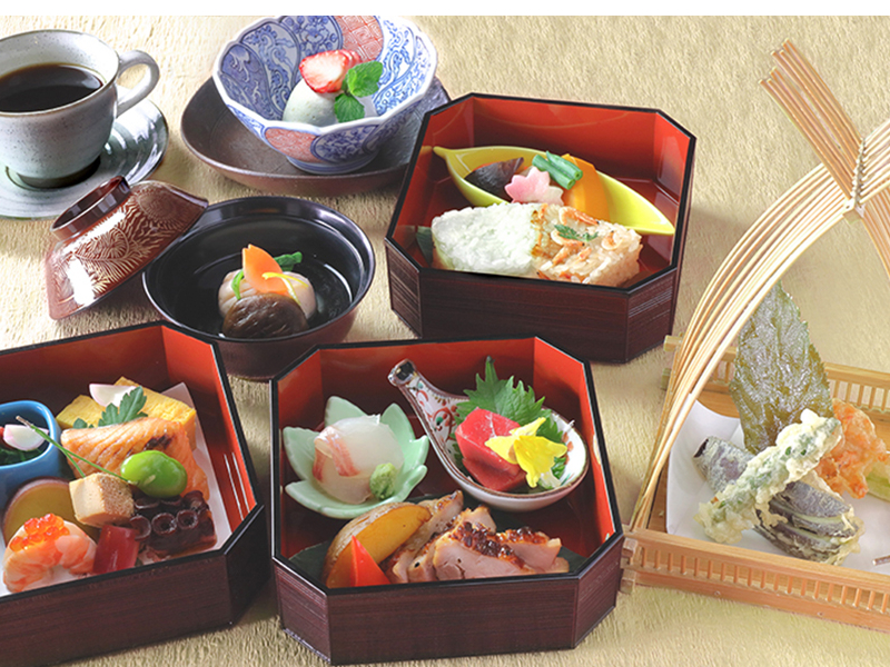 24階 日本料理 「和乃八窓庵」特製三段重弁当 ランチ