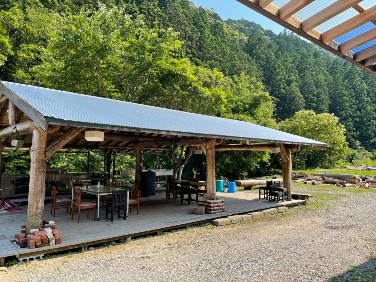 屋根付きのキッチンスペース!雨でも安心です!1区画3,000円でご利用いただけます!(※写真は2区画です)