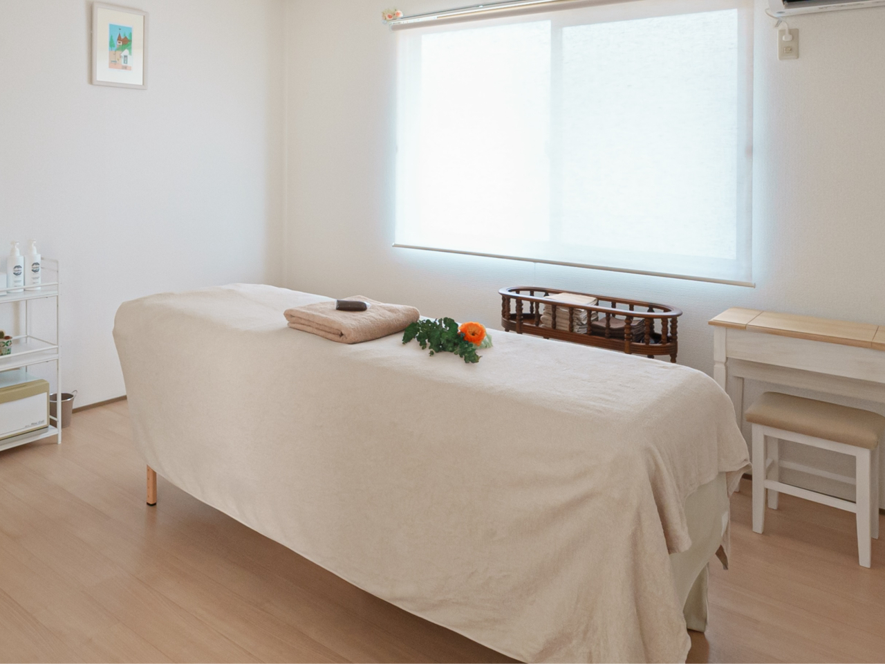 やわらかい光の入る落ち着いた部屋です