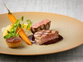 【牛フィレ肉のグリル】オススメのメイン料理です。※こちらは+1,000円となります。
