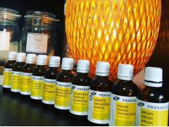 キャリアオイルも複数種ご用意しており、本格的なアロマクラフトがご体験頂けます。