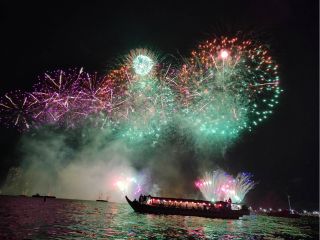 今年最後の花火を贅沢に!